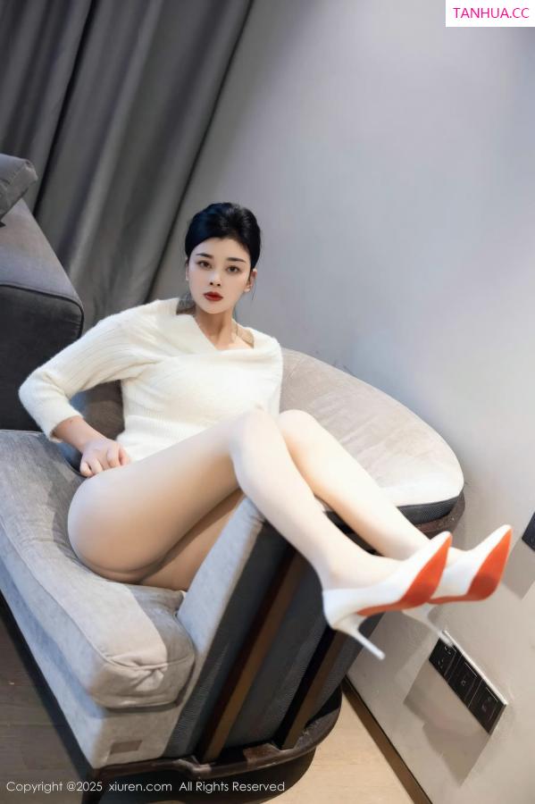   [XiuRen]高清写真图 2025.11.14 No.10986 徐清妍 肉色丝袜第13张图片
